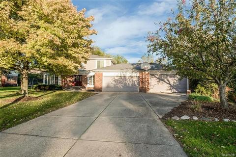 4666 Colling Dr, Troy, MI 48085 photo 1