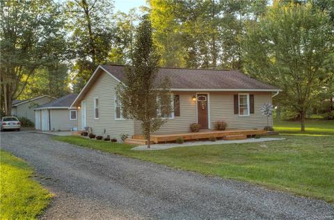 1636 Edwin Dr, Brighton, MI 48114 photo 1