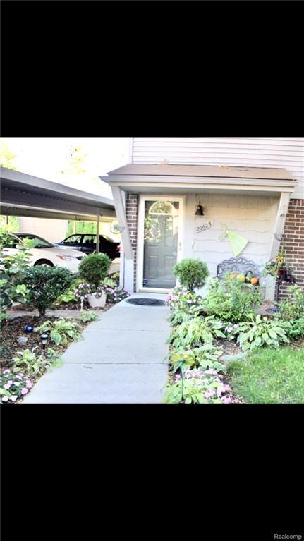 29625 Farmbrook Villa Ct, Southfield, MI 48034 photo 1