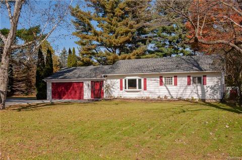 9750 Puttygut Rd, Casco, MI 48064 photo 1