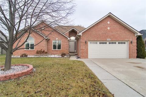21341 Rome Dr, Macomb, MI 48044 photo 1