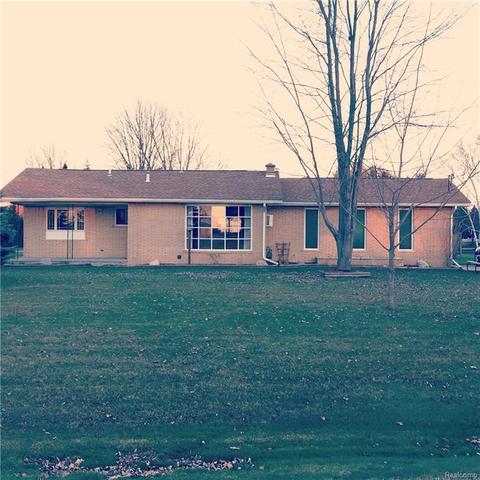 9301 Pearl Beach Blvd, Clay Twp, MI 48001 photo 1