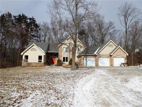 8370 Center Rd, Fenton, MI 48430 photo 1