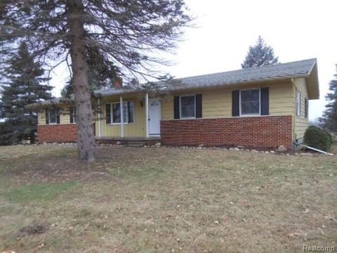 1744 Pingree Rd, Howell, MI 48843 photo 1