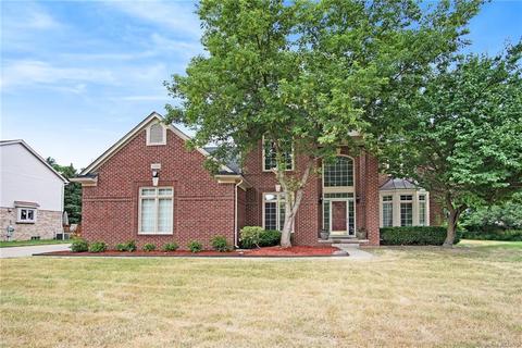 3768 Edenderry Dr, Troy, MI 48083 photo 1
