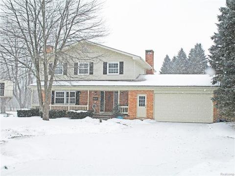 8405 Holcomb Rd, Clarkston, MI 48348 photo 1