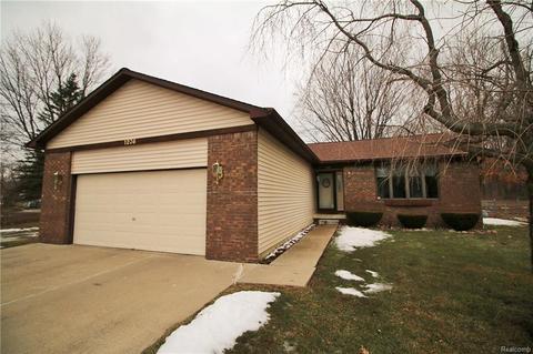 1236 Gilbert St, Flint, MI 48532 photo 1
