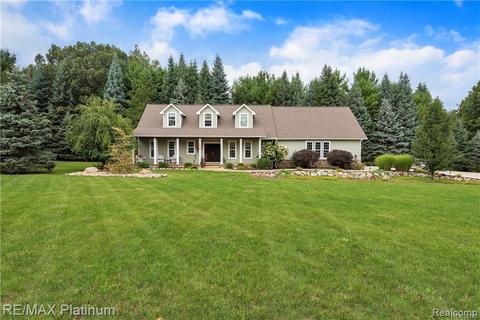 606 S Hacker Rd, Brighton, MI 48114 photo 1