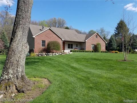 435 Rolling Oaks Dr, Howell, MI 48843 photo 1