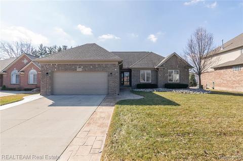 16130 Kingsway Dr, Macomb, MI 48044 photo 1
