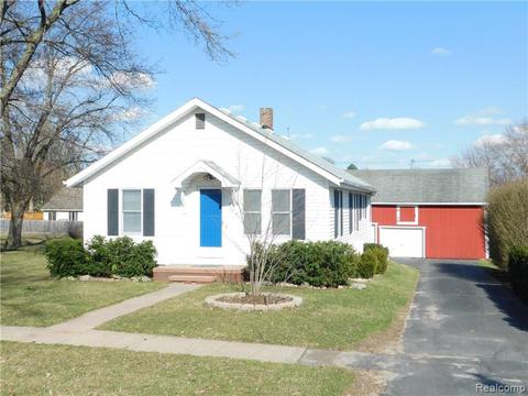 439 S Collins St, Fowlerville, MI 48836 photo 1