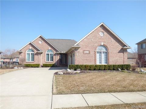 16471 Kingsway Dr, Macomb, MI 48044 photo 1