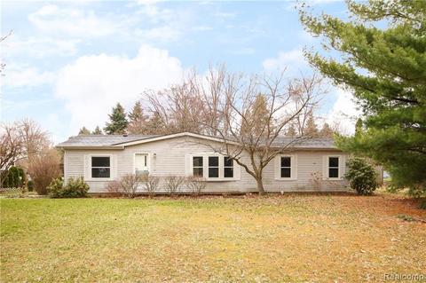 5544 Chippewa Dr, Howell, MI 48843 photo 1