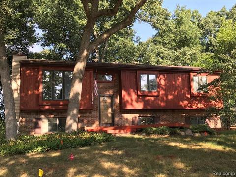 1518 Whispering Oaks Dr Brighton Mi 48116 Mls 219032761