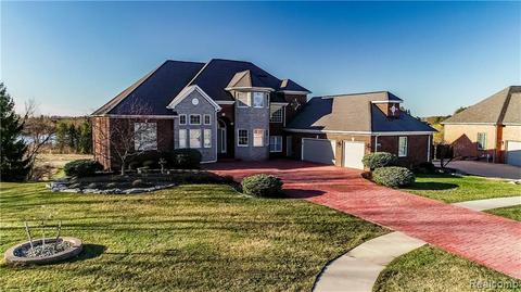 9399 Highland Ct, Davison, MI 48423 photo 1