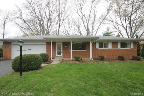 5541 Wright Dr, Troy, MI 48098 photo 1