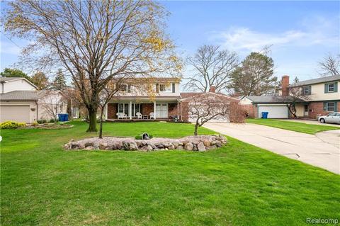 32016 Cambridge Dr, Warren, MI 48093 photo 1