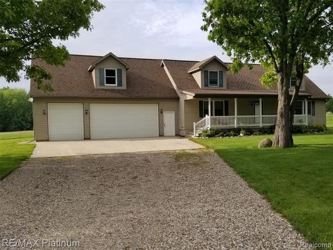 6251 Baker Dr, Howell, MI 48843 photo 1