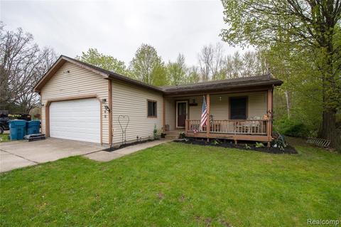 940 E Maple St, Holly, MI 48442 photo 1