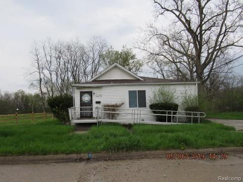2129 Blades Ave, Flint, MI 48503 photo 1