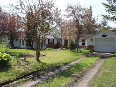1698 E Deckerville Rd, Caro, MI 48723 photo 1