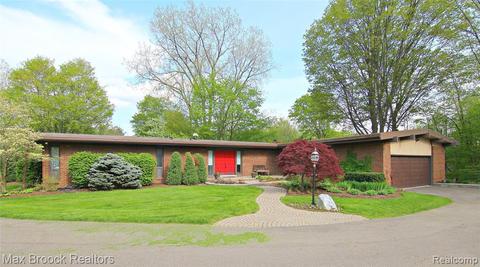 4667 Patrick Rd, West Bloomfield, MI 48322 photo 1