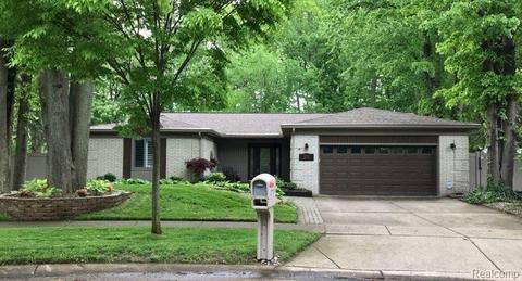 2735 Robart Dr, Troy, MI 48085 photo 1