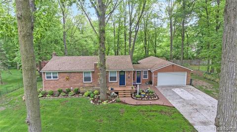 6487 Dalton Dr, Flushing, MI 48433 photo 1