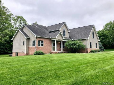 10483 Farmbrook Dr, Brighton, MI 48114 photo 1