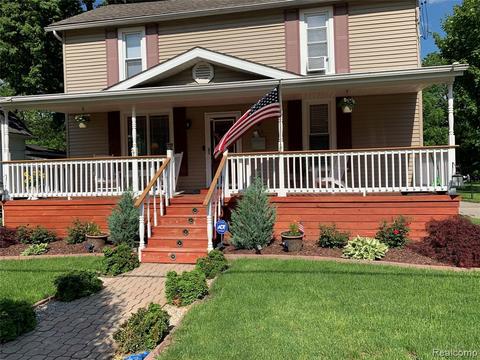 214 N Maple St, Flushing, MI 48433 photo 1