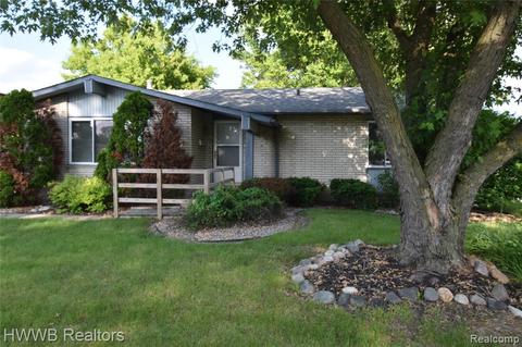 18495 Aldrin Ave, Brownstown Twp, MI 48193 photo 1