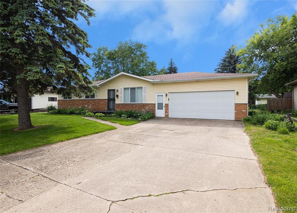 5300 Seymour Rd, Swartz Creek, MI 48473 1 photo MLS 219057492 Movoto