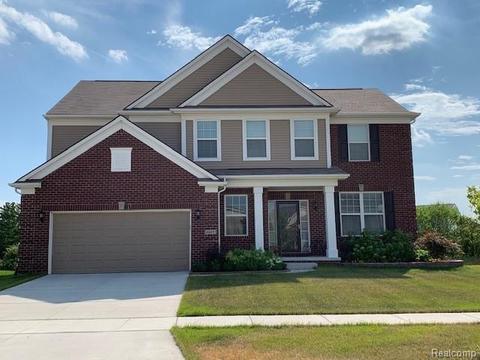 49449 Clavell Dr, Macomb, MI 48044 photo 1