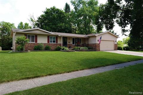 700 Meadowview Dr, Flushing, MI 48433 photo 1