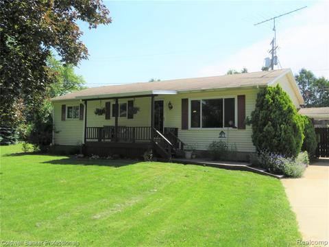 684 Green St, Perry, MI 48872 photo 1