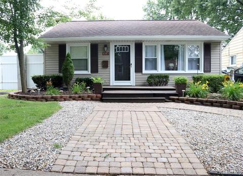 1545 E Meyers Ave, Hazel Park, MI 48030 photo 1