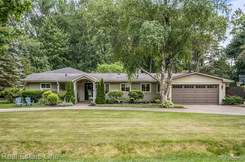 454 Beldale Dr, Troy, MI 48085 photo 1