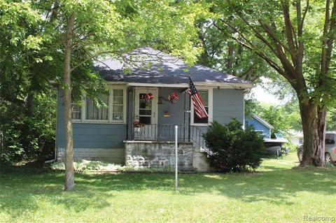 2045 Morrish St, Burton, MI 48519 photo 1