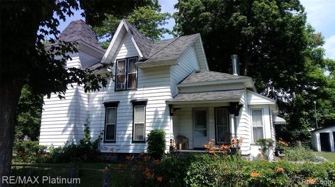 602 E Maple St, Holly, MI 48442 photo 1