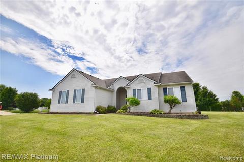 145 Haystack Dr, Linden, MI 48451 photo 1