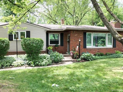 3892 S Latson Rd, Howell, MI 48843 photo 1