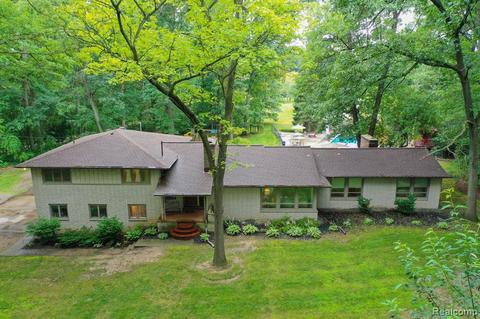 1845 N Hacker Rd, Howell, MI 48843 photo 1