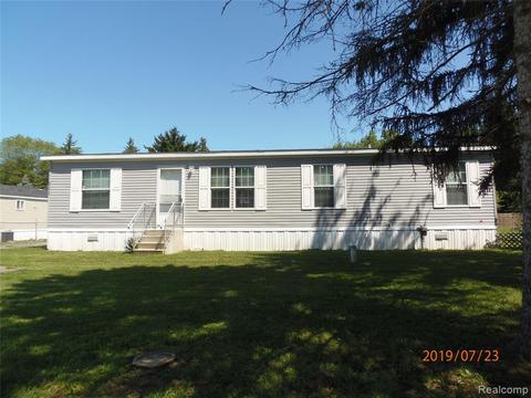 5773 Comanche Ln, Howell, MI 48843 photo 1
