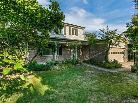 29322 E Nottingham Cir, Warren, MI 48092 photo 1