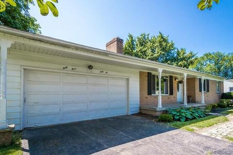 4366 Apache Dr, Burton, MI 48509 photo 1