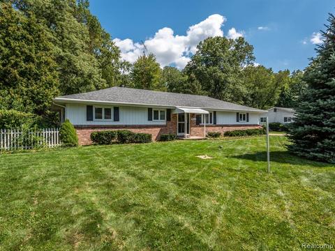 7920 Comanche Trl, Temperance, MI 48182 photo 1