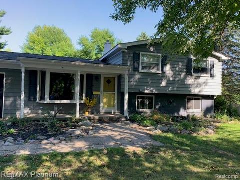 1897 Gray Rd, Howell, MI 48843 photo 1