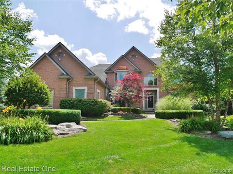5470 Springbrook Dr, Troy, MI 48098 photo 1