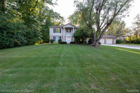 1141 Springborrow Dr, Flint, MI 48532 photo 1