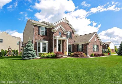 15807 Regent St, Macomb, MI 48044 photo 1
